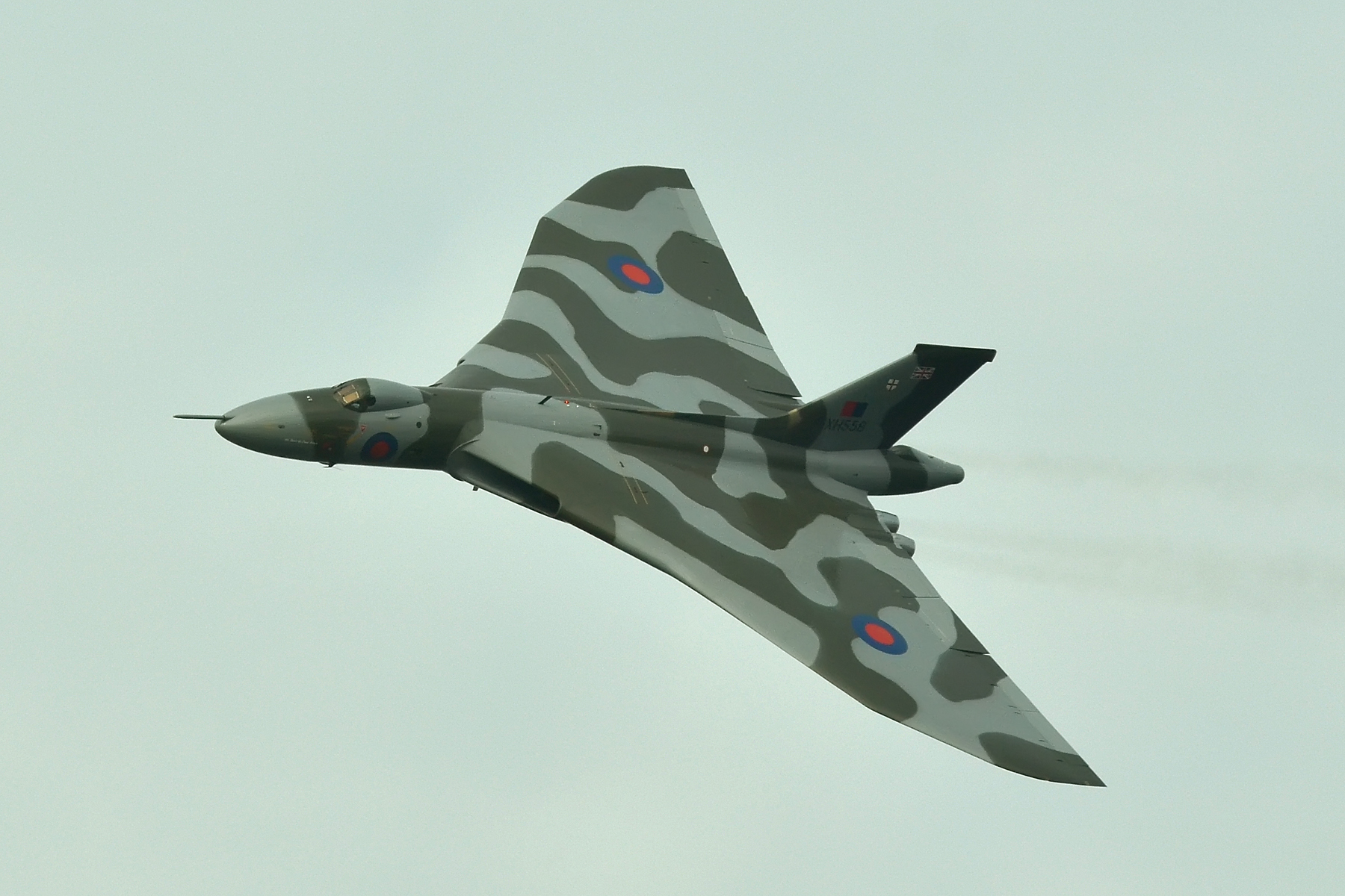 Avro Vulcan B.2 XH558 banking over Farnborough on its last flying season in 2015
